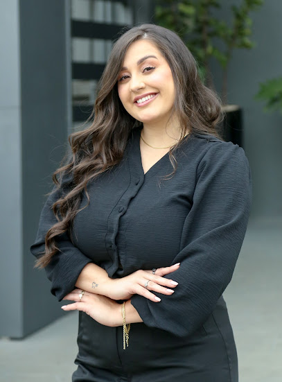 Dra. Larissa Mello