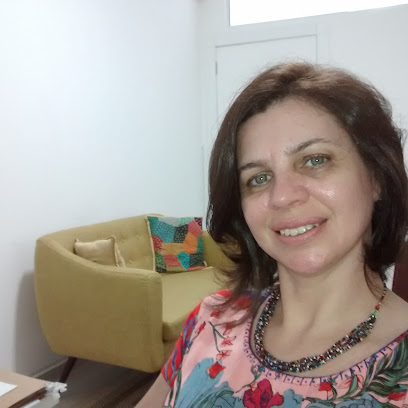 Andréa Luiza da Silveira, psicoterapeuta existencialista